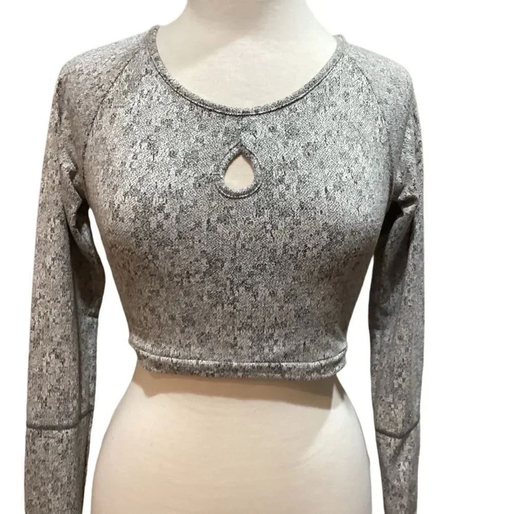 Gymshark Fleur Texture Long Sleeve Crop - Charcoal small